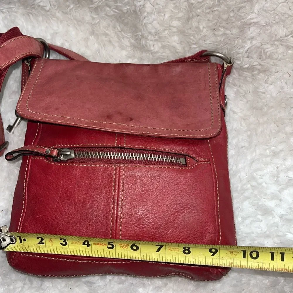 Fossil leather faded red crossbody bag with antique silver tone hardwares.